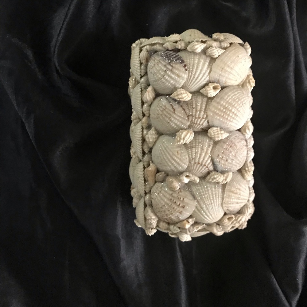 Beachy shell decor